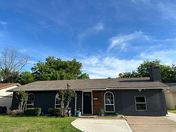 2nd image of 1013 Las Flores Ct