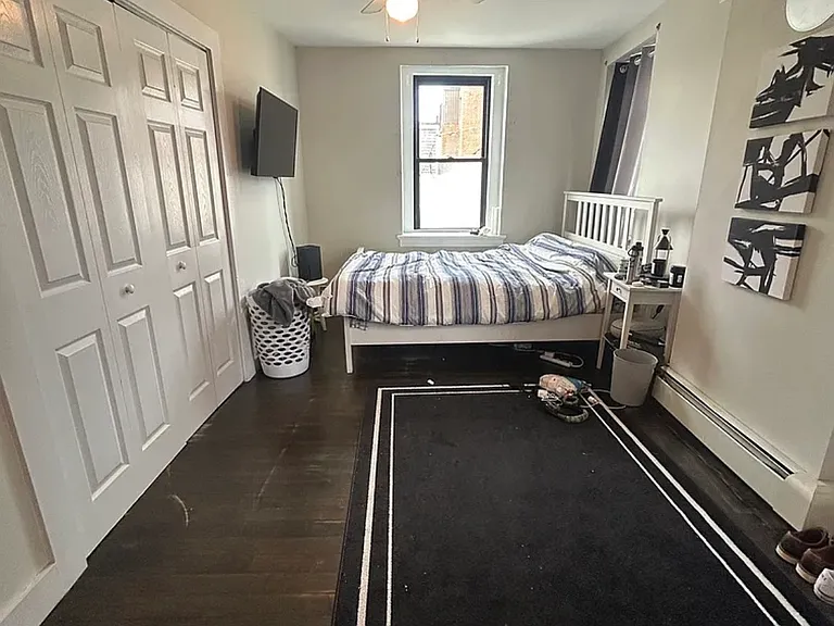 378 Thames St #1 — Photo 2