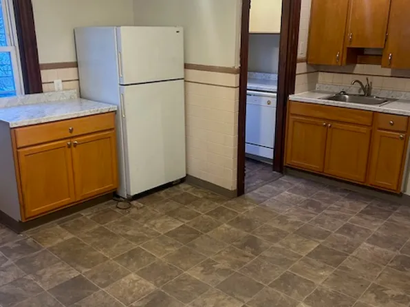 259 High St APT 1, Fitchburg, MA 01420