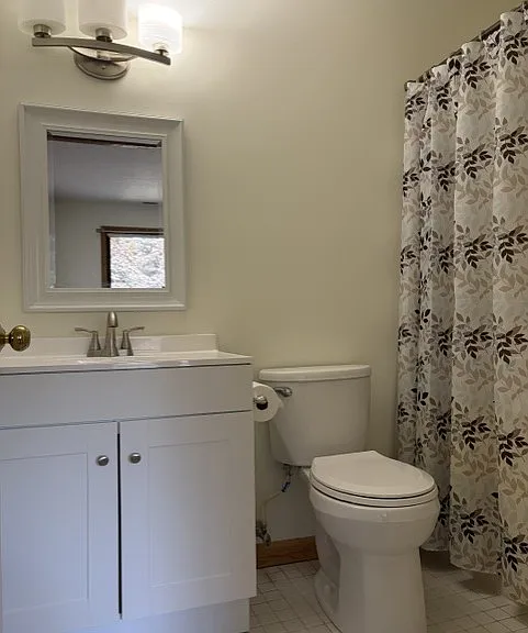 Kids bedroom bathroom