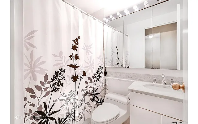 Rented by Douglas Elliman | media 19