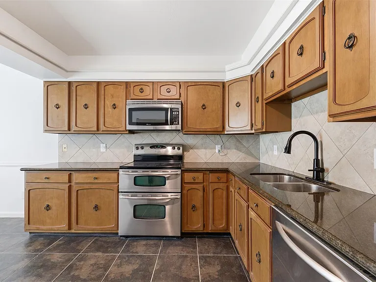 8614 Oakford Dr — Photo 8