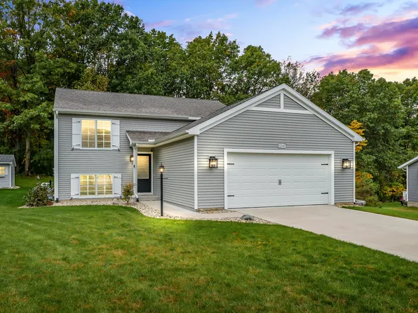 32047 Valewood Ln, Gobles, MI 49055