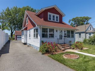 32 W End Ave, Freeport, NY 11520