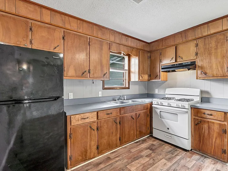 312 W College Ave — Photo 7