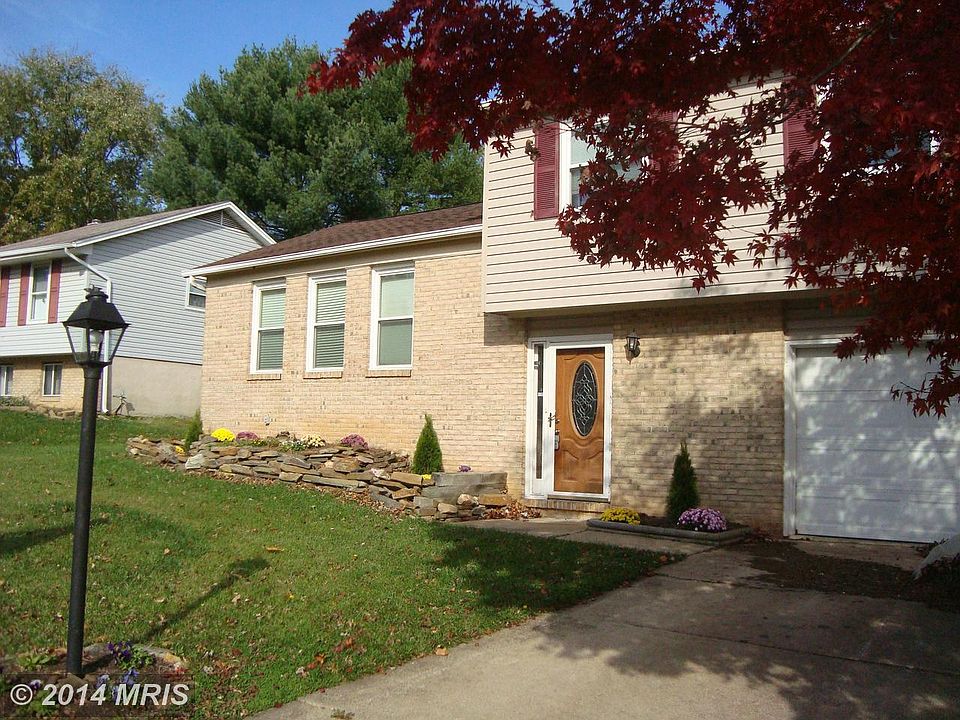 1st image of 104 Bright Oaks Dr