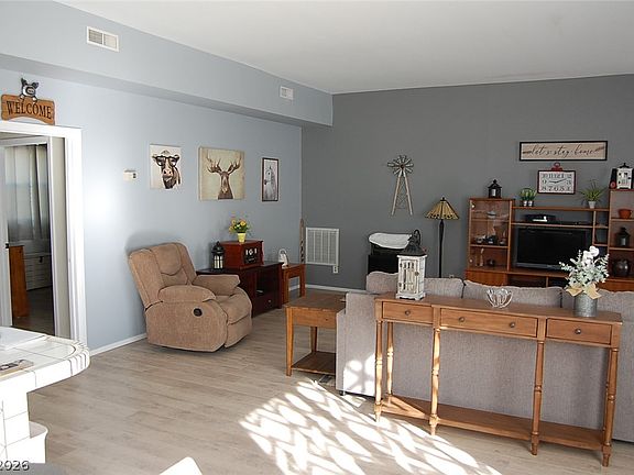 5th image of 2980 Yucca Terrace Ave