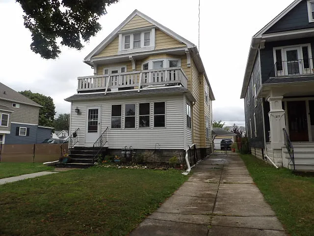 3 bed, 1300 sqft, $1,400 — Photo 1