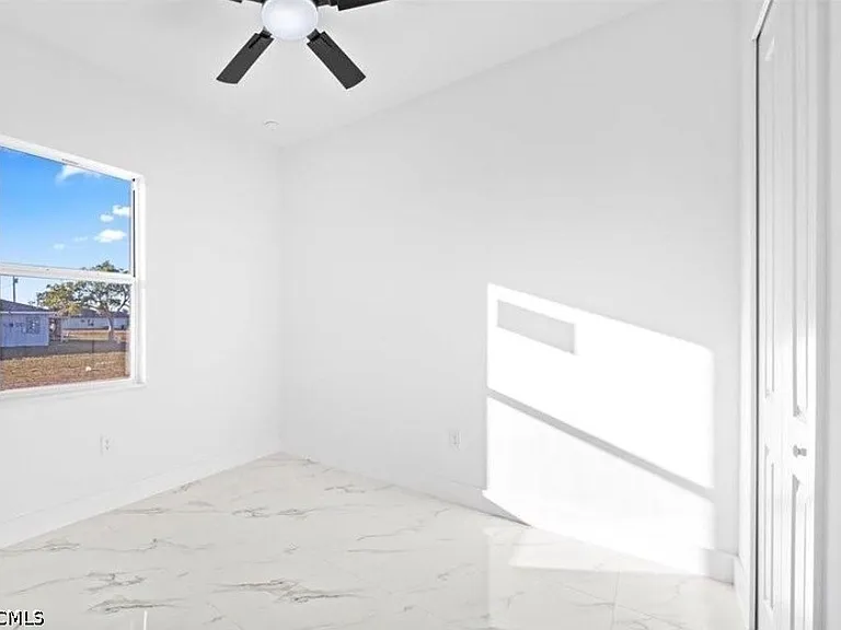 915 NE 15th Pl — Photo 7