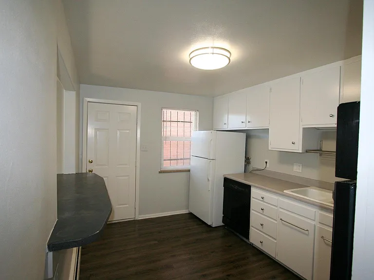 1057 N Marion St #2 — Photo 5