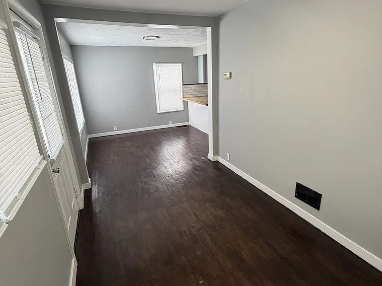 1435 E 4th St — Photo 12
