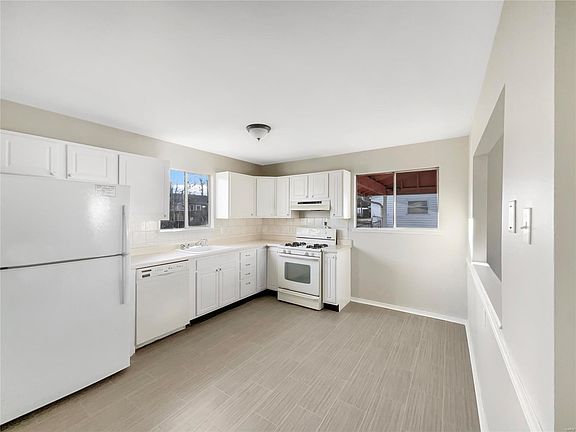 2nd image of 680 Lexington Park