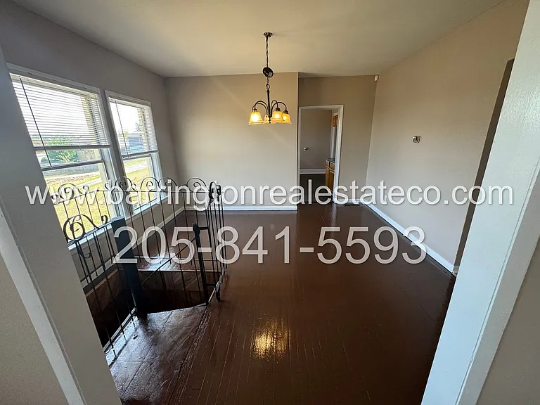 1025 Columbia St — Photo 4
