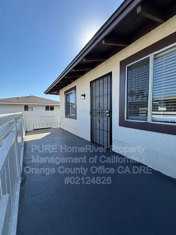 2 bed, 1.0 bath, 900 sqft, $2,600 — Photo 1