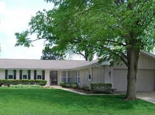 353 Anjou Dr, Northbrook, IL 60062