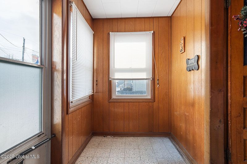 4th image of 15 Harris Avenue