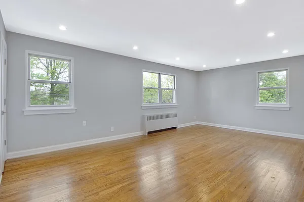 Sold by Five Star Realty Group | media 16