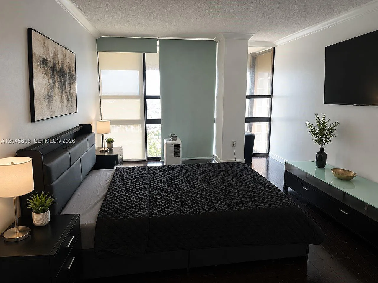 Charter Club Condo — Photo 3