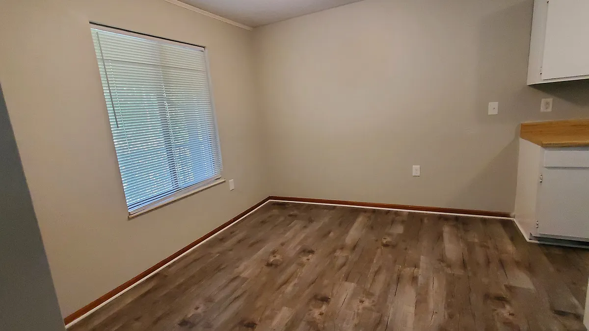 Building Photo - 815 Twin Oaks Way #230