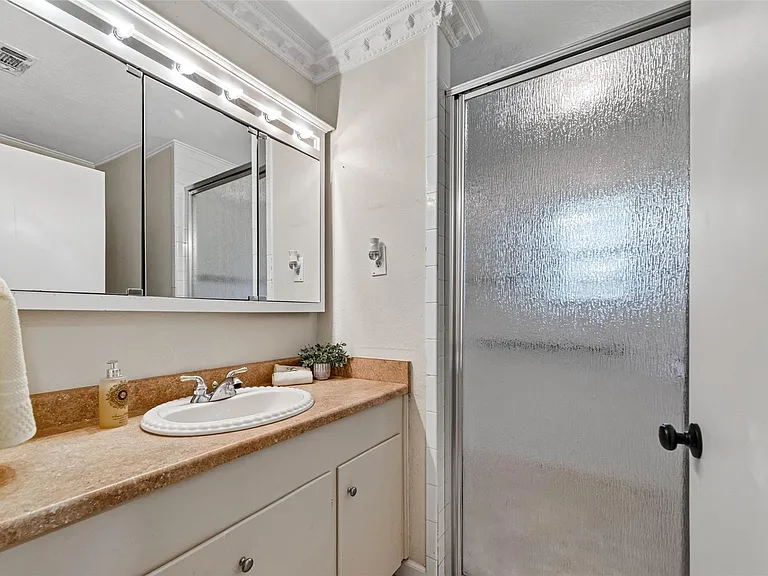 5114 Beechnut St — Photo 21