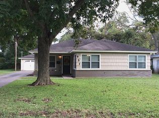 931 Magnolia St, Lake Jackson, TX 77566