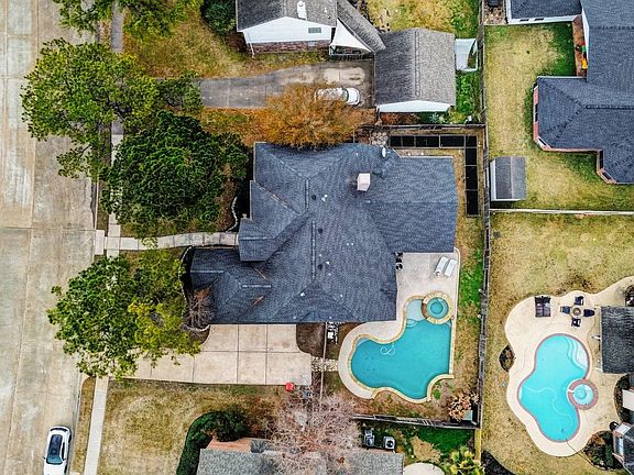 3rd image of 20731 Maple Village Dr