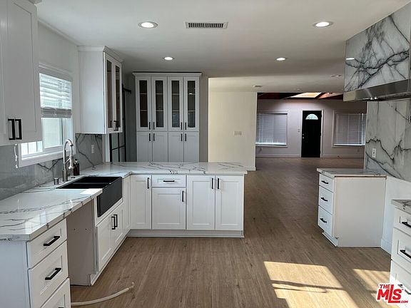 3rd image of 4500 Don Milagro Dr