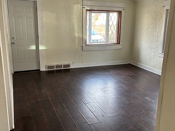 Front Room / Living Room photo 3