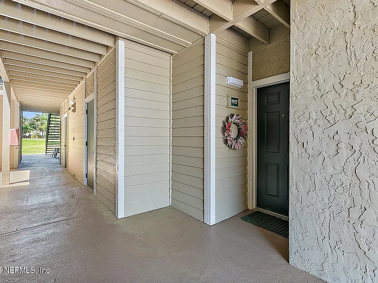 900 Ironwood Dr #917 — Photo 2