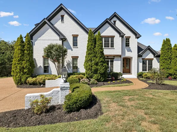 1005 Orchard Hill Ct, Arrington, TN 37014