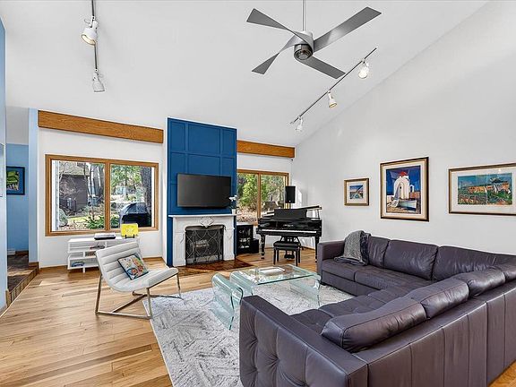 5th image of 3009 Post Road