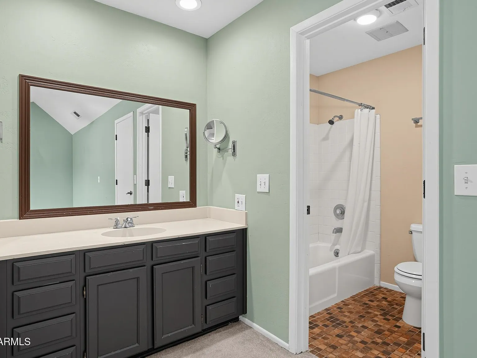 3 bed, 2.0 bath, 1761 sqft, $2,340 — Photo 3