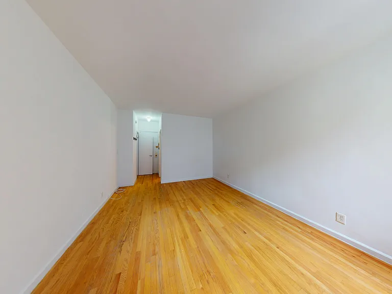 1483 1st Ave #4-D — Photo 3