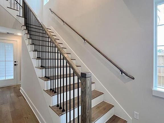 2nd image of 1806 Line St