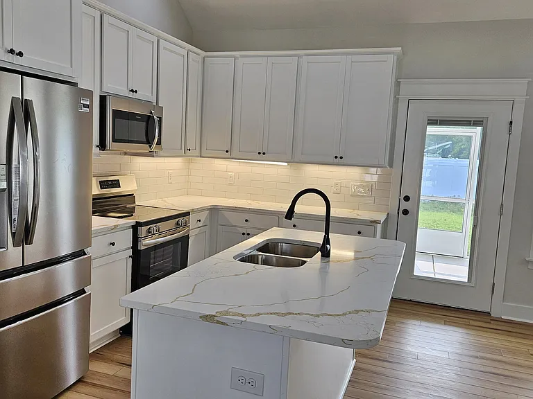 831 Sharpe Dr — Photo 4