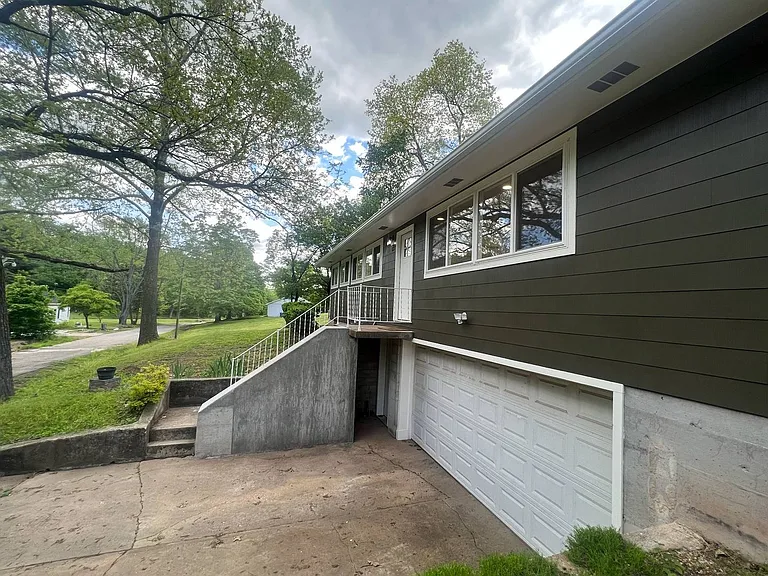 222 Valley St — Photo 2