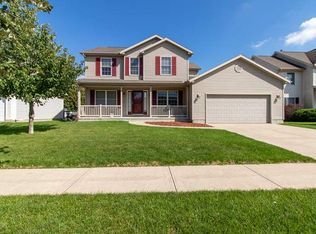 10 Cashel Dr, Bloomington, IL 61704