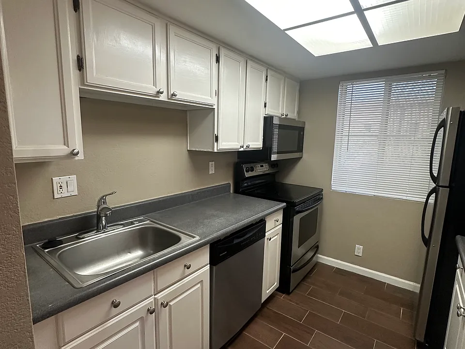 1620 E Cambridge Ave #6