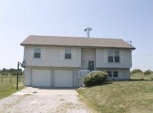 18157 232nd St, Tonganoxie, KS 66086