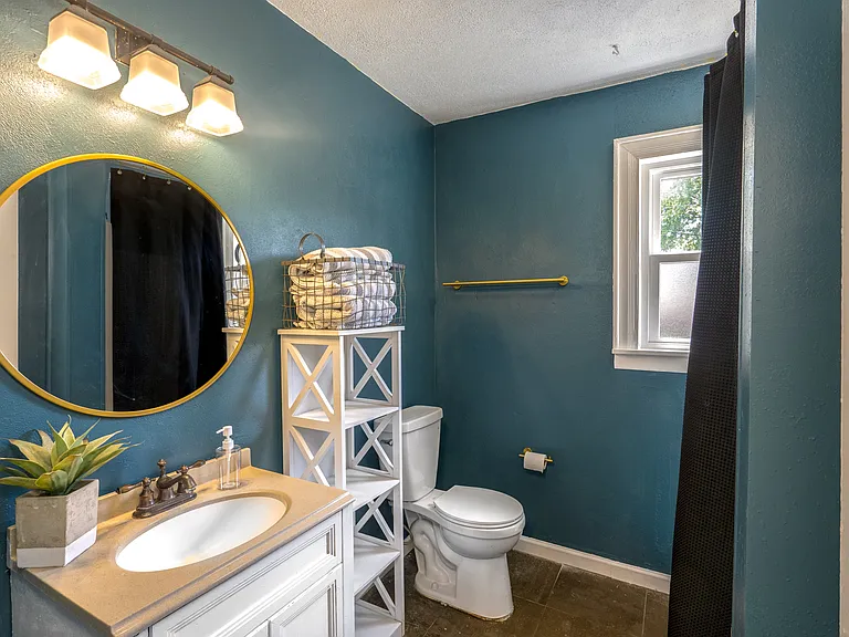 2801 Alhambra Cir — Photo 9