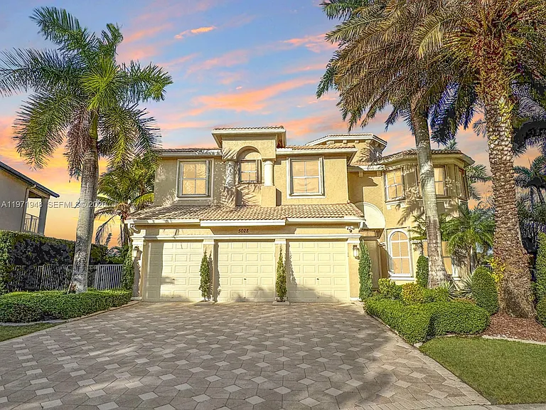 5028 SW 170th Ave — Photo 2
