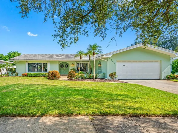 2242 Grovewood Rd, Clearwater, FL 33764