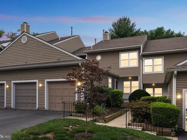 301 Stanton Ct #301, Glen Mills, PA 19342