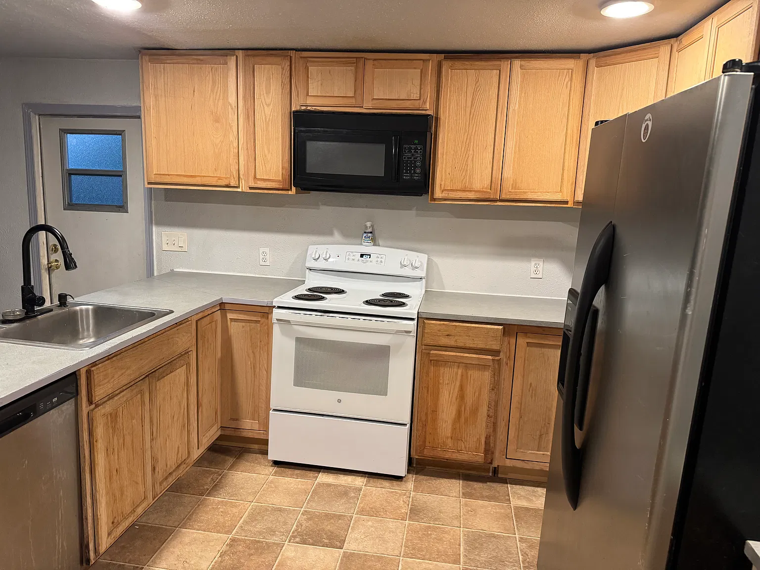 2 bed, 1000 sqft, $2,000 — Photo 3