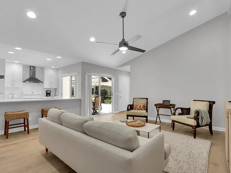 7904 Chapman Oak Ct — Photo 8