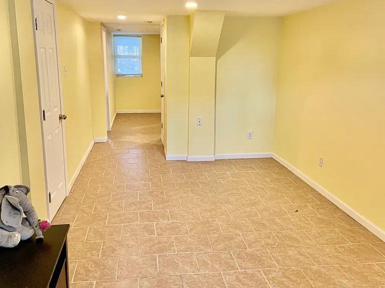 825 Hoffman Pl — Photo 5