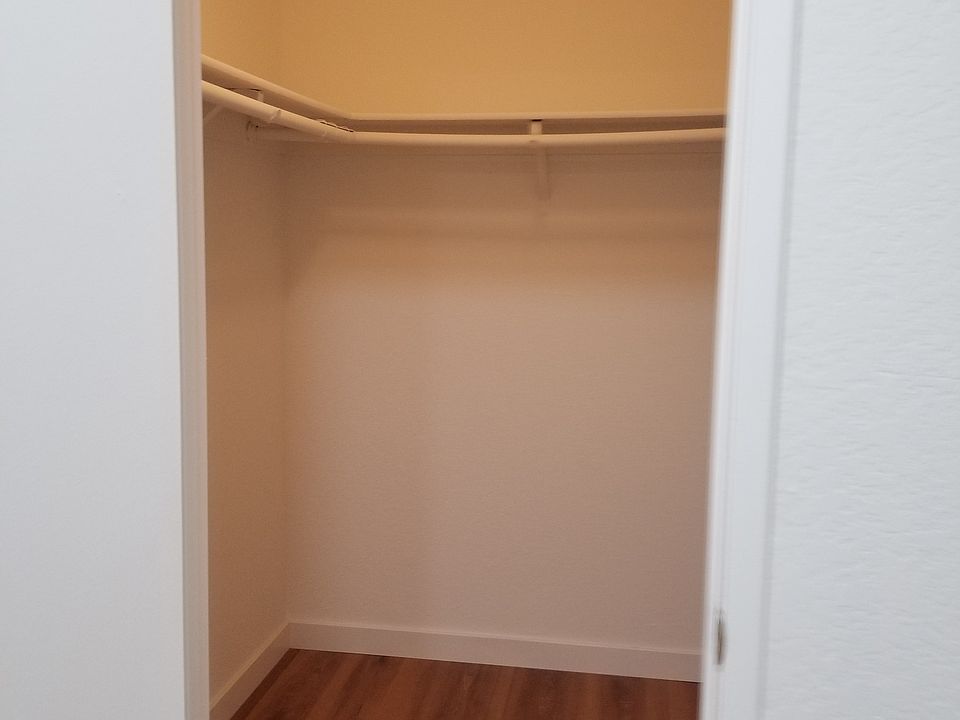 Master Bedroom: Walk-In Closet