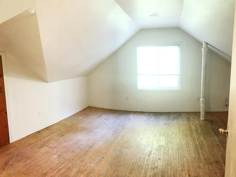1110 NE B St — Photo 9