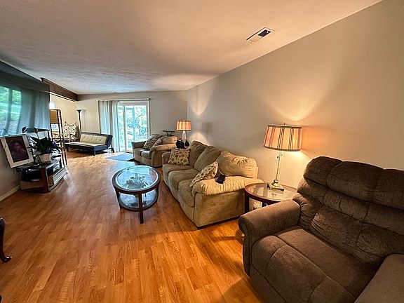 5th image of 25 Jessica Dr APT D