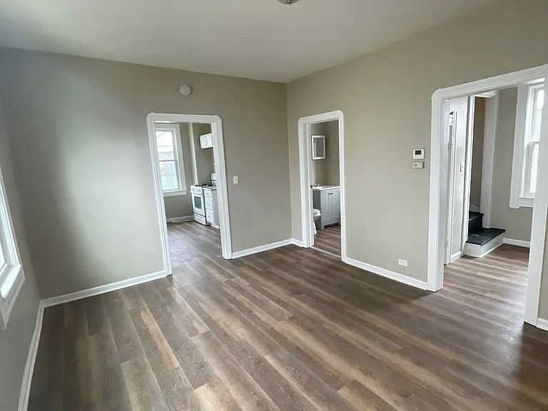 3131 W 92nd St — Photo 2